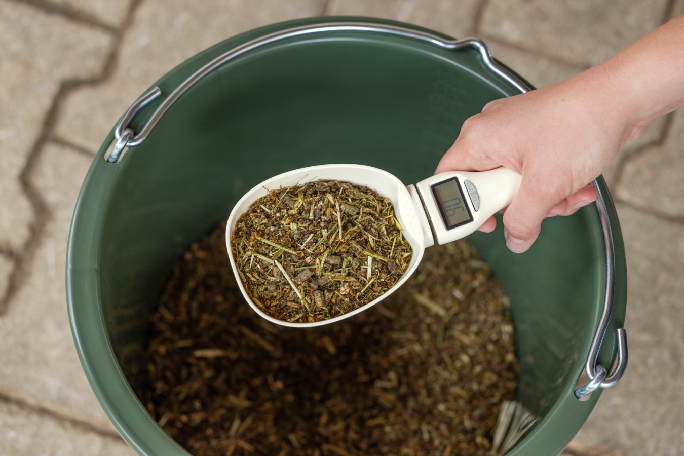 Voerschep met digitale weegschaal 2025 Voerschep met digitale weegschaal - Afbeelding 2